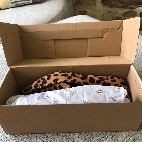 Cheetah Print Pointed-Toe Flats slip on shoes - Picture 2 of 5